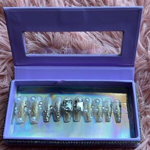 Gold and pearl press on nails